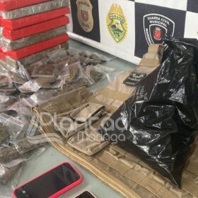 Casal é preso ao ser flagrado transportando drogas em carro roubado em Maringá Foto 7 Fotos de Casal é preso ao ser flagrado transportando drogas em carro roubado em Maringá