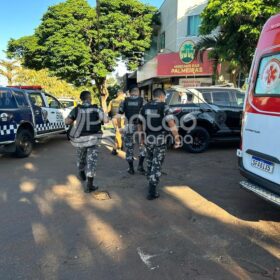 Homem é socorrido em estado grave após ser atingido com 5 tiros em Maringá Foto 12 Fotos de Homem é socorrido em estado grave após ser atingido com 5 tiros em Maringá