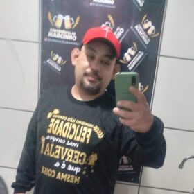 Homem morre após passar mal e bater moto contra poste em Sarandi Foto 9 Fotos de Homem morre após passar mal e bater moto contra poste em Sarandi