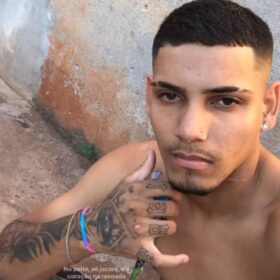 Fotos de Jovem de 19 anos é executado enquanto fumava narguilé em Sarandi, dois adolescentes foram baleados