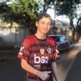 Jovem morre após bater moto na traseira de carro em Maringá Foto 3 Fotos de Jovem morre após bater moto na traseira de carro em Maringá