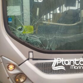 Motoboy é intubado após acidente com ônibus coletivo em Sarandi Foto 8 Fotos de Motoboy é intubado após acidente com ônibus coletivo em Sarandi
