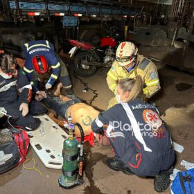 Motociclista é intubado após bater em caminhão em Maringá Foto 2 Fotos de Motociclista é intubado após bater em caminhão em Maringá