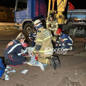 Motociclista é intubado após bater em caminhão em Maringá Foto 1 Fotos de Motociclista é intubado após bater em caminhão em Maringá