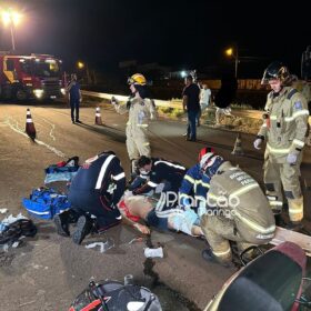 Motociclista é intubado após bater em caminhão em Maringá Foto 7 Fotos de Motociclista é intubado após bater em caminhão em Maringá