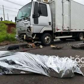 Motociclista morre em acidente após bater de frente com caminhão em Maringá Foto 8 Fotos de Motociclista morre em acidente após bater de frente com caminhão em Maringá