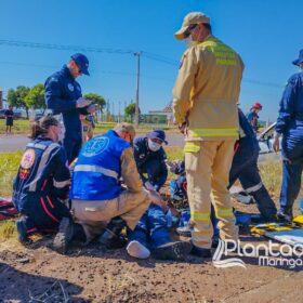 Motorista é socorrido de helicóptero após ser ejetado de veículo em capotamento Foto 2 Fotos de Motorista é socorrido de helicóptero após ser ejetado de veículo em capotamento