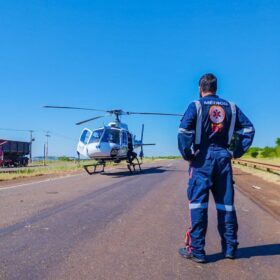 Motorista é socorrido de helicóptero após ser ejetado de veículo em capotamento Foto 6 Fotos de Motorista é socorrido de helicóptero após ser ejetado de veículo em capotamento