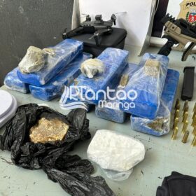 Polícia Militar prende traficante e apreende carros roubados, armas e drogas em Maringá Foto 11 Fotos de Polícia Militar prende traficante e apreende carros roubados, armas e drogas em Maringá