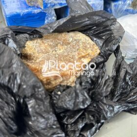 Polícia Militar prende traficante e apreende carros roubados, armas e drogas em Maringá Foto 16 Fotos de Polícia Militar prende traficante e apreende carros roubados, armas e drogas em Maringá