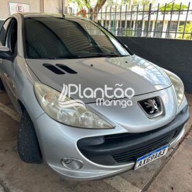 Polícia Militar prende traficante e apreende carros roubados, armas e drogas em Maringá Foto 3 Fotos de Polícia Militar prende traficante e apreende carros roubados, armas e drogas em Maringá