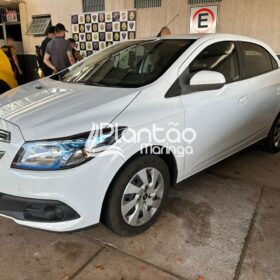 Polícia Militar prende traficante e apreende carros roubados, armas e drogas em Maringá Foto 4 Fotos de Polícia Militar prende traficante e apreende carros roubados, armas e drogas em Maringá