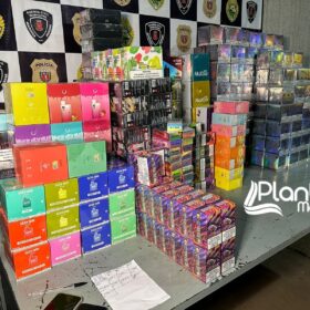 Polícia Militar recupera em Sarandi carga de cigarros eletrônicos (vape) roubada em Maringá, avaliada em R$ 270 mil Foto 2 Fotos de Polícia Militar recupera em Sarandi carga de cigarros eletrônicos (vape) roubada em Maringá, avaliada em R$ 270 mil