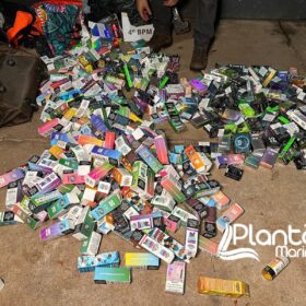 Polícia Militar recupera em Sarandi carga de cigarros eletrônicos (vape) roubada em Maringá, avaliada em R$ 270 mil Foto 5 Fotos de Polícia Militar recupera em Sarandi carga de cigarros eletrônicos (vape) roubada em Maringá, avaliada em R$ 270 mil