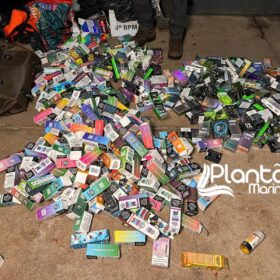 Polícia Militar recupera em Sarandi carga de cigarros eletrônicos (vape) roubada em Maringá, avaliada em R$ 270 mil Foto 7 Fotos de Polícia Militar recupera em Sarandi carga de cigarros eletrônicos (vape) roubada em Maringá, avaliada em R$ 270 mil