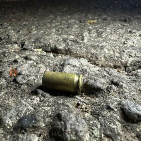 Adolescente é morto e outro baleado durante atentado a tiros em conveniência em Maringá Foto 6 Fotos de Adolescente é morto e outro baleado durante atentado a tiros em conveniência em Maringá