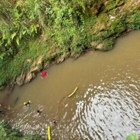 Adolescente morre afogado em córrego próximo ao Bosque II, em Maringá Foto 4 Fotos de Adolescente morre afogado em córrego próximo ao Bosque II, em Maringá