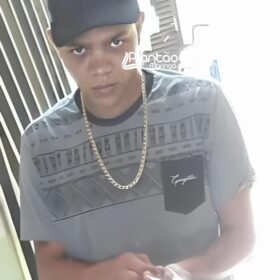 Câmera de segurança flagra jovem sendo executado na frente da namorada Foto 4 Fotos de Câmera de segurança flagra jovem sendo executado na frente da namorada