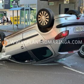 Câmera registra colisão seguida de capotamento em Maringá Foto 6 Fotos de Câmera registra colisão seguida de capotamento em Maringá