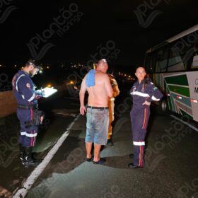 Ciclista morre atropelado e carreta tomba no Contorno Norte de Maringá Foto 14 Fotos de Ciclista morre atropelado e carreta tomba no Contorno Norte de Maringá