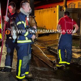 Homem fica ferido durante incêndio em residência em Sarandi Foto 10 Fotos de Homem fica ferido durante incêndio em residência em Sarandi