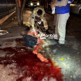Jovem com tornozeleira eletrônica é socorrido em estado grave após levar três tiros na cabeça em Sarandi Foto 2 Fotos de Jovem com tornozeleira eletrônica é socorrido em estado grave após levar três tiros na cabeça em Sarandi