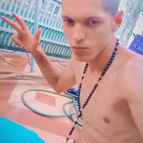 Jovem com tornozeleira eletrônica é socorrido em estado grave após levar três tiros na cabeça em Sarandi Foto 16 Fotos de Jovem com tornozeleira eletrônica é socorrido em estado grave após levar três tiros na cabeça em Sarandi
