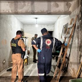 Mulher é agredida por ex-companheiro com golpe de facão na cabeça em Maringá Foto 2 Fotos de Mulher é agredida por ex-companheiro com golpe de facão na cabeça em Maringá