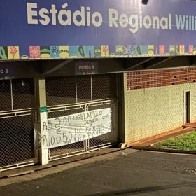 Torcida do Corinthians em Maringá protesta contra valores dos Ingressos para jogo da Copa do Brasil Foto 2 Fotos de Torcida do Corinthians em Maringá protesta contra valores dos Ingressos para jogo da Copa do Brasil