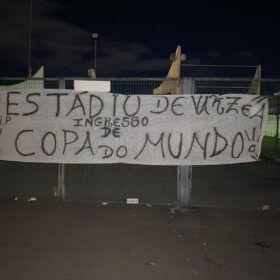 Torcida do Corinthians em Maringá protesta contra valores dos Ingressos para jogo da Copa do Brasil Foto 4 Fotos de Torcida do Corinthians em Maringá protesta contra valores dos Ingressos para jogo da Copa do Brasil