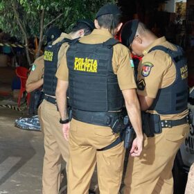 Atiradores encapuzados matam empresário e ferem cliente em lanchonete Foto 9 Fotos de Atiradores encapuzados matam empresário e ferem cliente em lanchonete