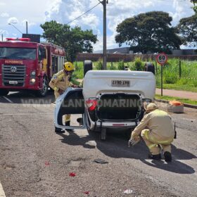 Batida seguida de capotamento em Maringá deixa pessoas feridas Foto 9 Fotos de Batida seguida de capotamento em Maringá deixa pessoas feridas
