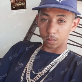 Câmera registrou jovem de 18 anos sendo executado em frente à casa de vizinho em Sarandi. Foto 1 Fotos de Câmera registrou jovem de 18 anos sendo executado em frente à casa de vizinho em Sarandi.