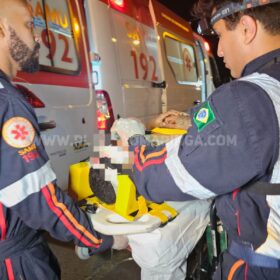 Carro atropela motociclista e bate em poste em Maringá Foto 4 Fotos de Carro atropela motociclista e bate em poste em Maringá