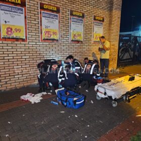 Carro atropela motociclista e bate em poste em Maringá Foto 9 Fotos de Carro atropela motociclista e bate em poste em Maringá