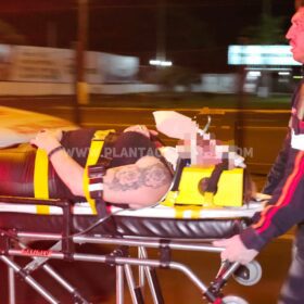 Casal fica ferido após acidente de carro em Maringá Foto 3 Fotos de Casal fica ferido após acidente de carro em Maringá