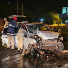 Casal fica ferido após acidente de carro em Maringá Foto 5 Fotos de Casal fica ferido após acidente de carro em Maringá