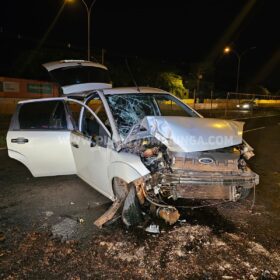 Casal fica ferido após acidente de carro em Maringá Foto 8 Fotos de Casal fica ferido após acidente de carro em Maringá