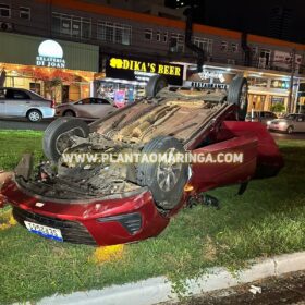 Homem de 49 anos sofre ferimentos graves ao capotar carro em Maringá Foto 2 Fotos de Homem de 49 anos sofre ferimentos graves ao capotar carro em Maringá