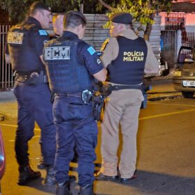 Homem é executado com 25 tiros dentro de carro em Sarandi Foto 12 Fotos de Homem é executado com 25 tiros dentro de carro em Sarandi