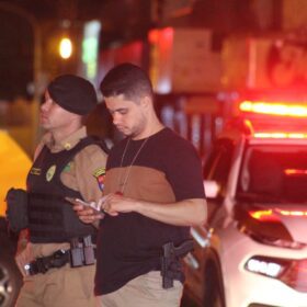 Homem é executado com 25 tiros dentro de carro em Sarandi Foto 18 Fotos de Homem é executado com 25 tiros dentro de carro em Sarandi