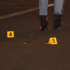 Homem é executado com 25 tiros dentro de carro em Sarandi Foto 22 Fotos de Homem é executado com 25 tiros dentro de carro em Sarandi