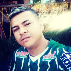 Homem é executado com 25 tiros dentro de carro em Sarandi Foto 26 Fotos de Homem é executado com 25 tiros dentro de carro em Sarandi