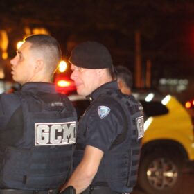 Homem é executado com 25 tiros dentro de carro em Sarandi Foto 4 Fotos de Homem é executado com 25 tiros dentro de carro em Sarandi