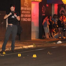 Homem é executado com 25 tiros dentro de carro em Sarandi Foto 6 Fotos de Homem é executado com 25 tiros dentro de carro em Sarandi