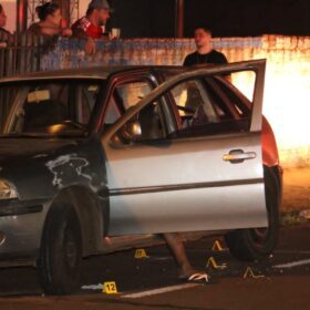 Homem é executado com 25 tiros dentro de carro em Sarandi Foto 8 Fotos de Homem é executado com 25 tiros dentro de carro em Sarandi