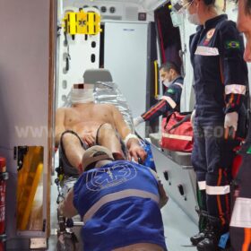 Homem é socorrido com ferimentos graves após ser esfaqueado, em Maringá Foto 2 Fotos de Homem é socorrido com ferimentos graves após ser esfaqueado, em Maringá