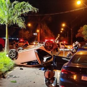 Homem morre após grave acidente de trânsito, em Maringá. Foto 2 Fotos de Homem morre após grave acidente de trânsito, em Maringá.