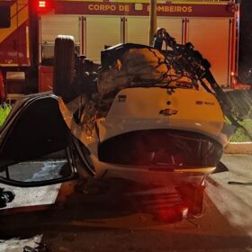 Homem morre após grave acidente de trânsito, em Maringá. Foto 4 Fotos de Homem morre após grave acidente de trânsito, em Maringá.