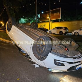 Motorista com suspeita de estar embriagado é preso com arma de fogo após causar acidente em Maringá Foto 1 Fotos de Motorista com suspeita de estar embriagado é preso com arma de fogo após causar acidente em Maringá